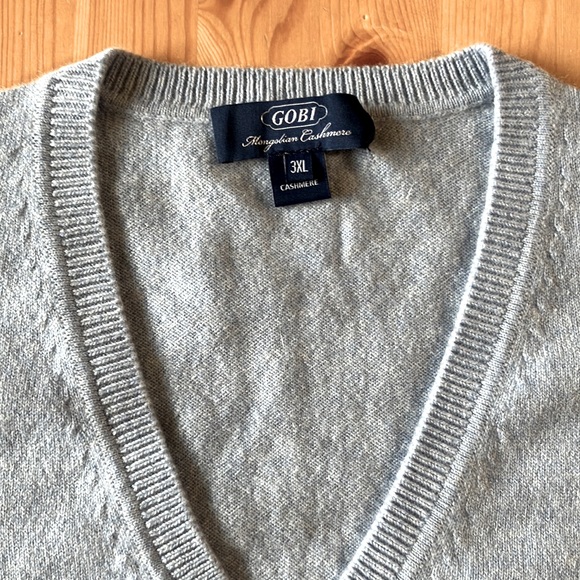 Gobi Cashmere Vest in Light Blue - Picture 4 of 4